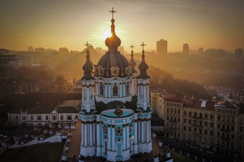 комендантська година київ