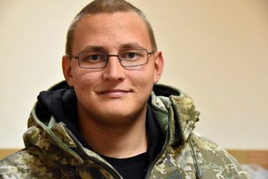 Історія військового Олександра Єліна, що мріє про протез, щоб тримати автомат