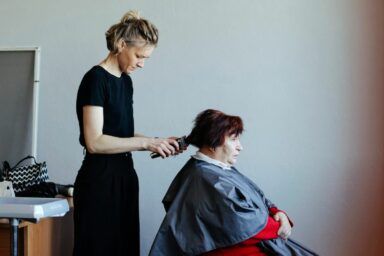 Б’юті-волонтери допомагають людям на деокупованих територіях