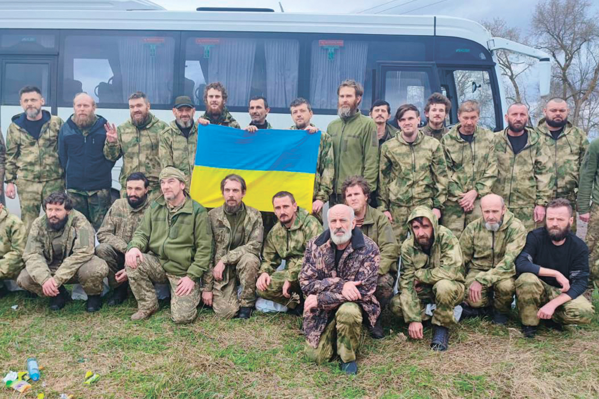 Справжнє Великоднє диво! Ще 130 українських захисників повернулись додому з полону