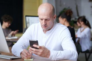 повістки через дію