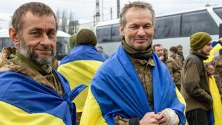 Зеленський показав унікальні кадри обміну полонених