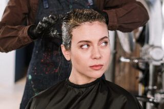 як відмити фарбу для волосся зі шкіри