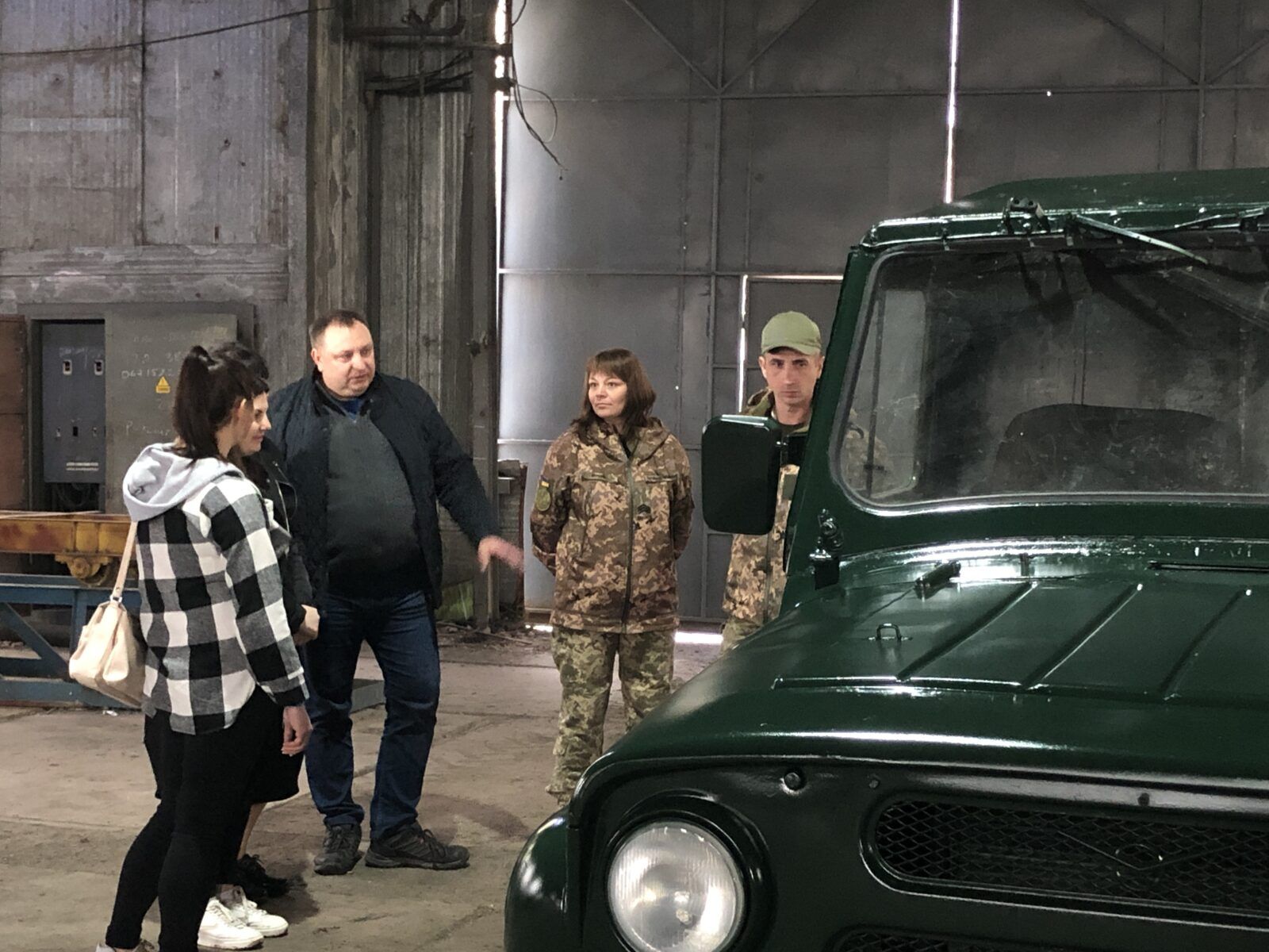 Історія захисника та доньок