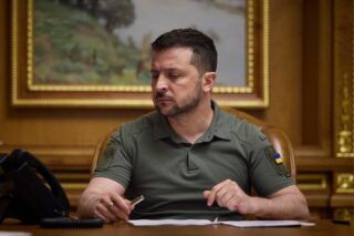 Зеленський доручив Залужному відправляти воєнкомів із тилу на фронт: що відомо на зараз