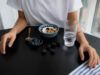 Не спеши бежать за салатом и фруктами! Список продуктов, которые можно есть при гастрите