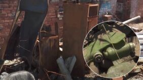 Росіяни повністю замінували село Кам'янку — міни збирають відрами