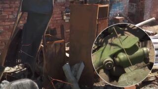 Росіяни повністю замінували село Кам'янку — міни збирають відрами