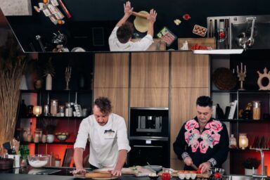 Локшина з курячими мітболами — покроковий рецепт