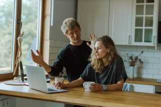 Чому ми зриваємося на партнерах: як зберегти стосунки під час війни