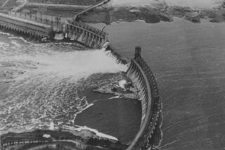 Як радянські війська підірвали ДніпроГЕС у 1941 році: історичні фото