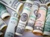 Просто старі чи фальшиві? Які купюри доларів не приймають в Україні та що з ними робити