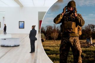 Фотовиставка Квіти війни в Києві