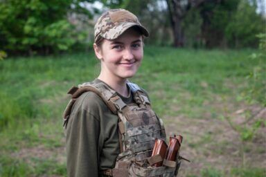Як підібрати берці та що потрібно жінці на передовій