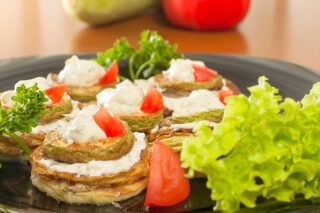 кабачки з майонезом та часником