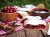 Этот вкус отвлечет от всего лишнего! Простой рецепт вишневого штруделя в домашних условиях
