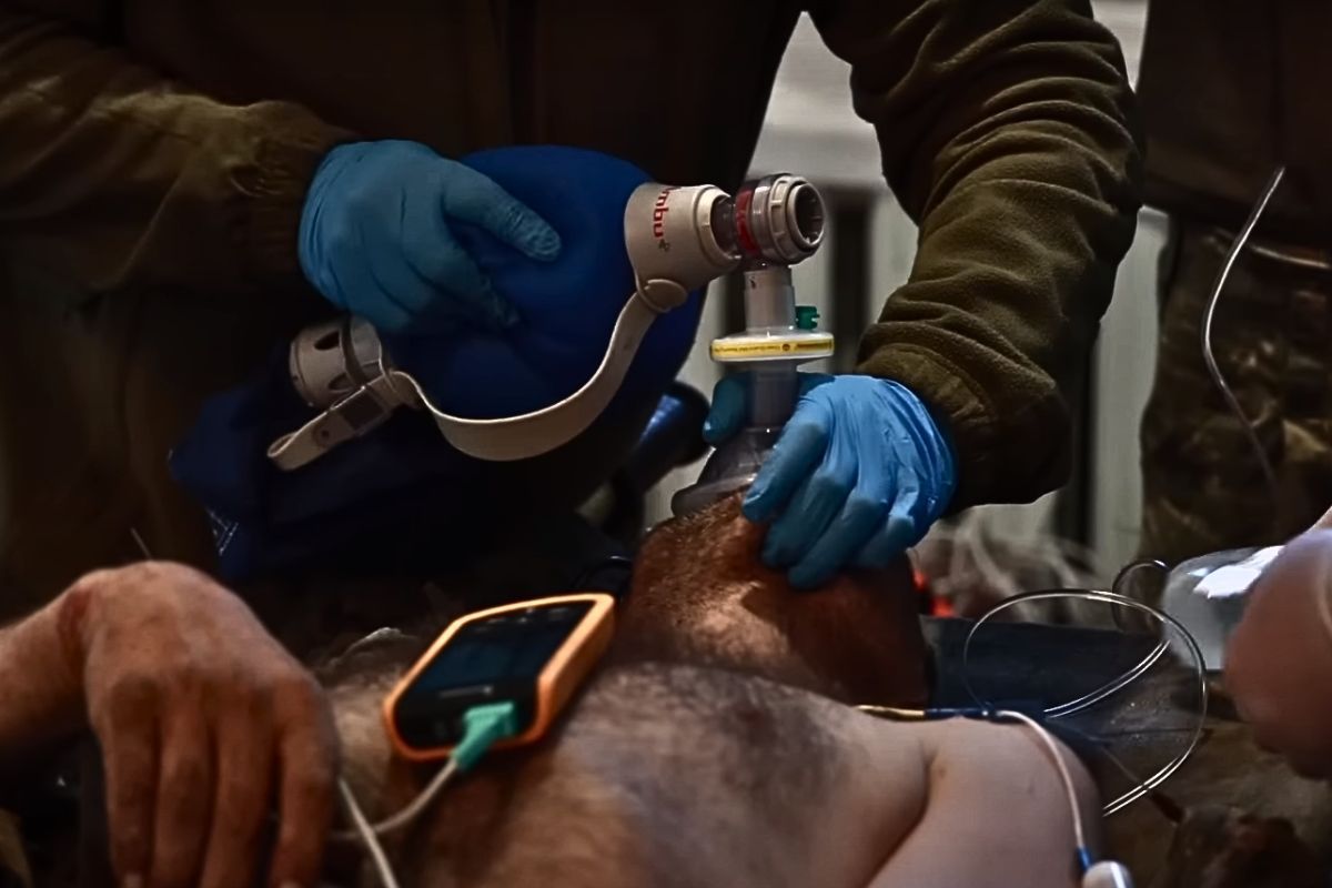 Як медики витягують наших військових з того світу — відео