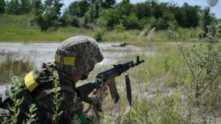 Окупанти вигадують хитрощі та пастки: труднощі просування на півдні