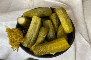 квашені огірки