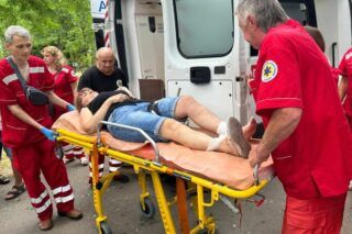 Взрывы в Запорожье: российский БПЛА упал в городском парке, среди раненых — дети