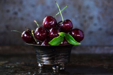 Вишня у власному соку на зиму: рецепт із цукром