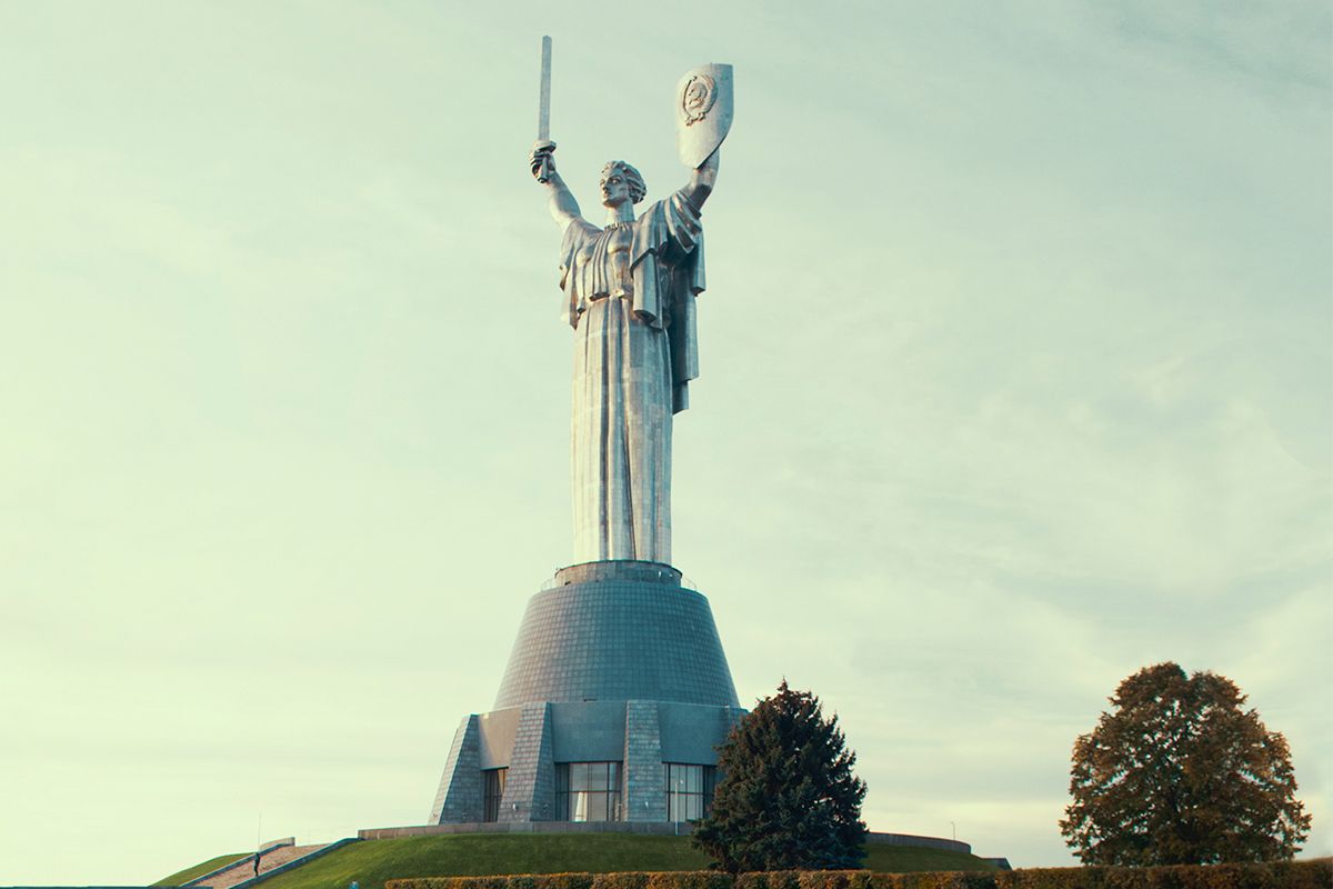 Декомунізація Батьківщини-мати: ДІАМ видала дозвіл на заміну радянського герба