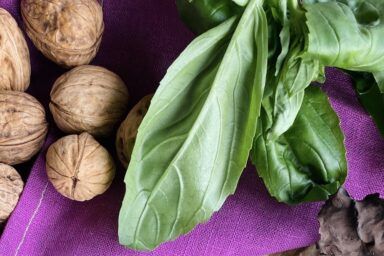 Скорость тебя удивит! Как почистить молодой картофель солью