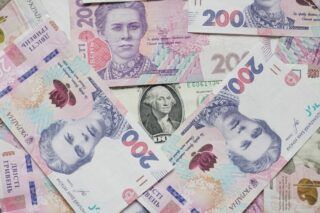 Девальвація гривні: що це та на якому місці українська валюта у світі