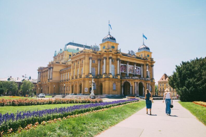 Як живуть українські біженці у Хорватії: ціни, ставлення та житло