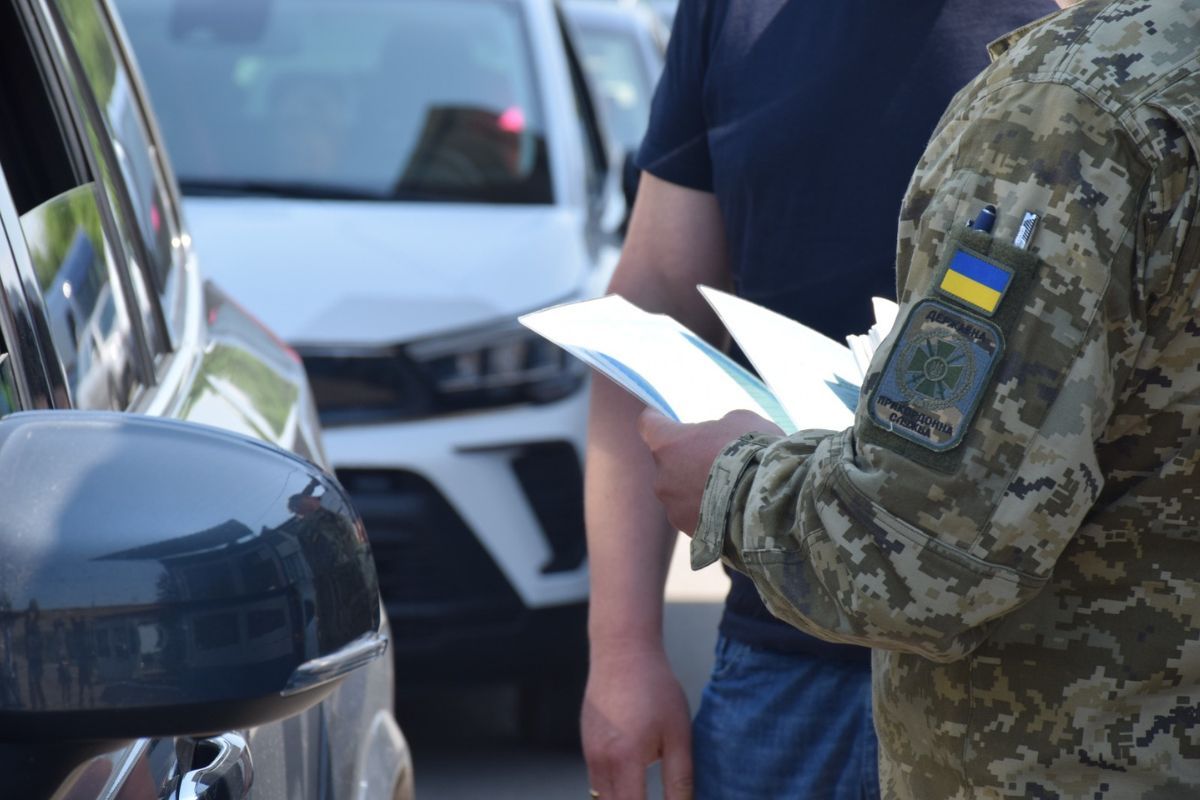Час очікування на кордоні з Угорщиною: скільки доведеться чекати