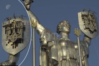 Красива і могутня! Батьківщина-мати вже з тризубом! Дивись потужні фото і відео