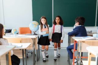 Як одягнути дівчинку на 1 вересня: стильні та красиві ідеї
