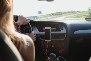 З якого віку можна їздити на передньому сидінні дитині