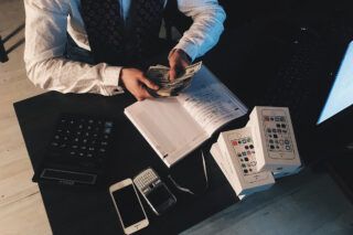 У яких країнах українці приховують доходи від оподаткування: список від податкової