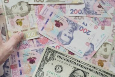 Нерівність оплати праці між жінками та чоловіками планують скоротити