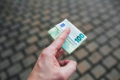 Скільки донатять українці: результати найбільших фондів за 2023