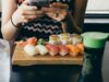 Легко спутать, но вкус другой! Чем отличаются суши от роллов: основные отличия и как их готовят