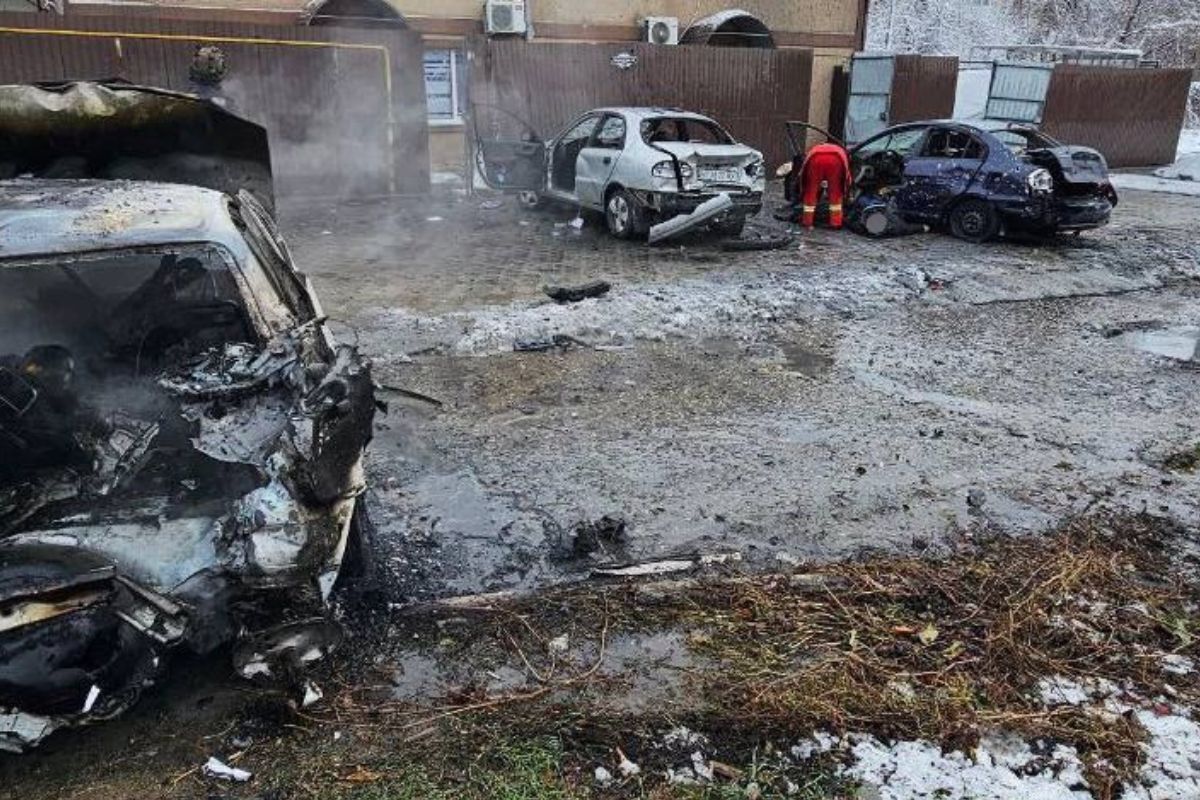Росіяни обстріляли автостоянку у Херсоні 20 листопада: є загиблі
