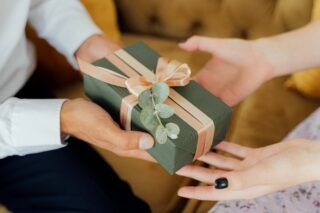Що подарувати начальнику на Новий рік 2024