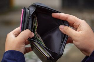 Кому скасують виплати ВПО у 2024 році: останні новини