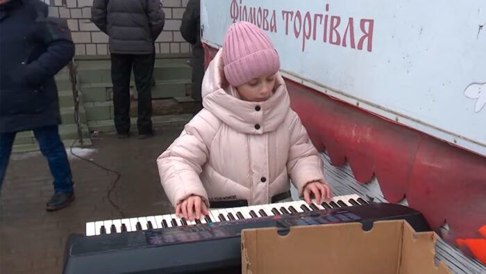 9-річна волонтерка