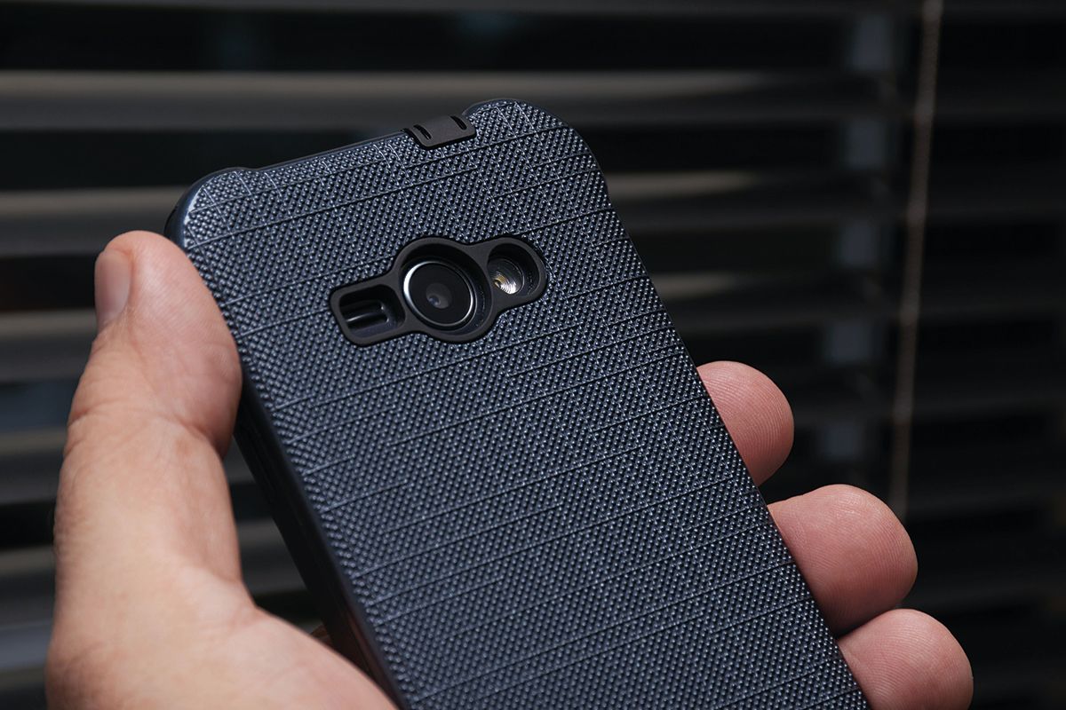 Чохли Spigen: які бувають і чи варто їх купувати для телефона