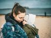 “Ховати сльози чи плакати разом: чи варто мамі показувати свою емоційну вразливість дітям?”