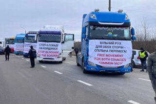 Українські перевізники влаштували мирну акцію протесту на польському кордоні