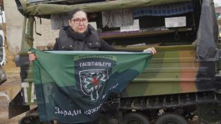 Олег Макаров та Аліна Маршал: батьки загиблого воїна купують евакуаційні авто