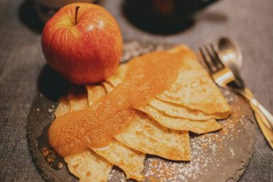 Млинці з яблуками