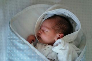 Вакцинація дитини у перші дні життя: які вакцини вводять і чому