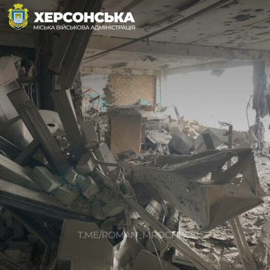 Сколько можно издеваться над нами! Мирное население Херсона не сдерживает слез из-за обстрелов