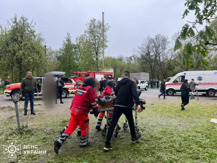 18 загиблих та десятки поранених! Удар по Чернігову 17 квітня: оновлення