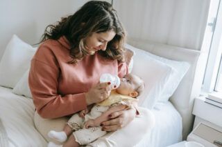 чи можна давати воду немовлятам